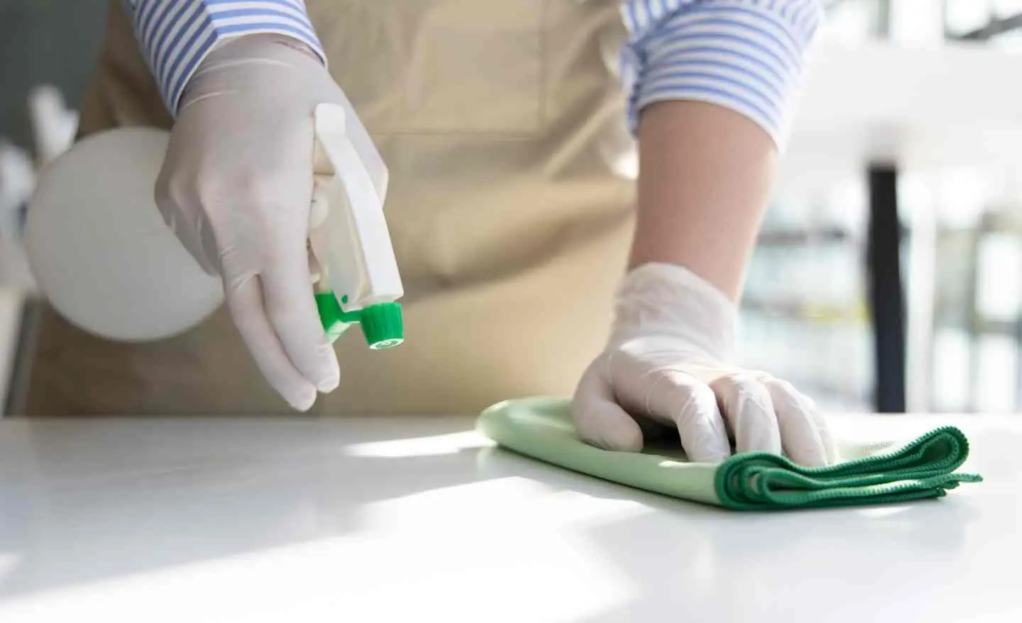 L’errore che fai quando disinfetti le superfici e che non elimina i virus